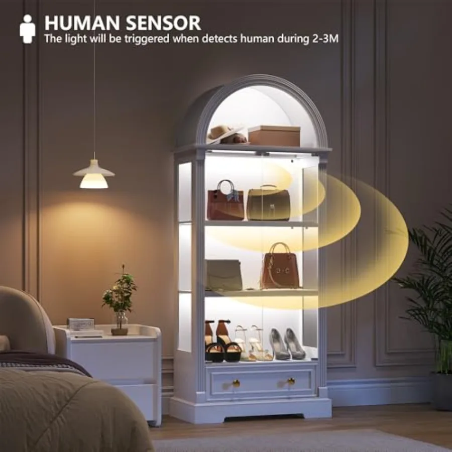 リビングルーム用の、ガラス扉とLEDライト付きの飾り棚。木目 - Cabinet Hinges のレビューと価格